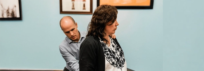 Chiropractor Rio Rancho NM Jacob Robinson Expect Hero Dr. Jacob Robinson performing a chiropractic session on a female patient.